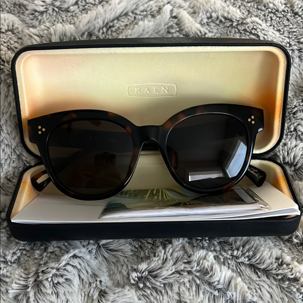 RAEN NIKOL Brown Cat-Eye Sunglasses